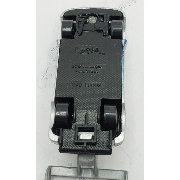 Hot Wheels 2003 Tech Tuners 5/5 Silver Ford Focus With 5 Spoke Wheels 104/250 - Picture 6 of 6